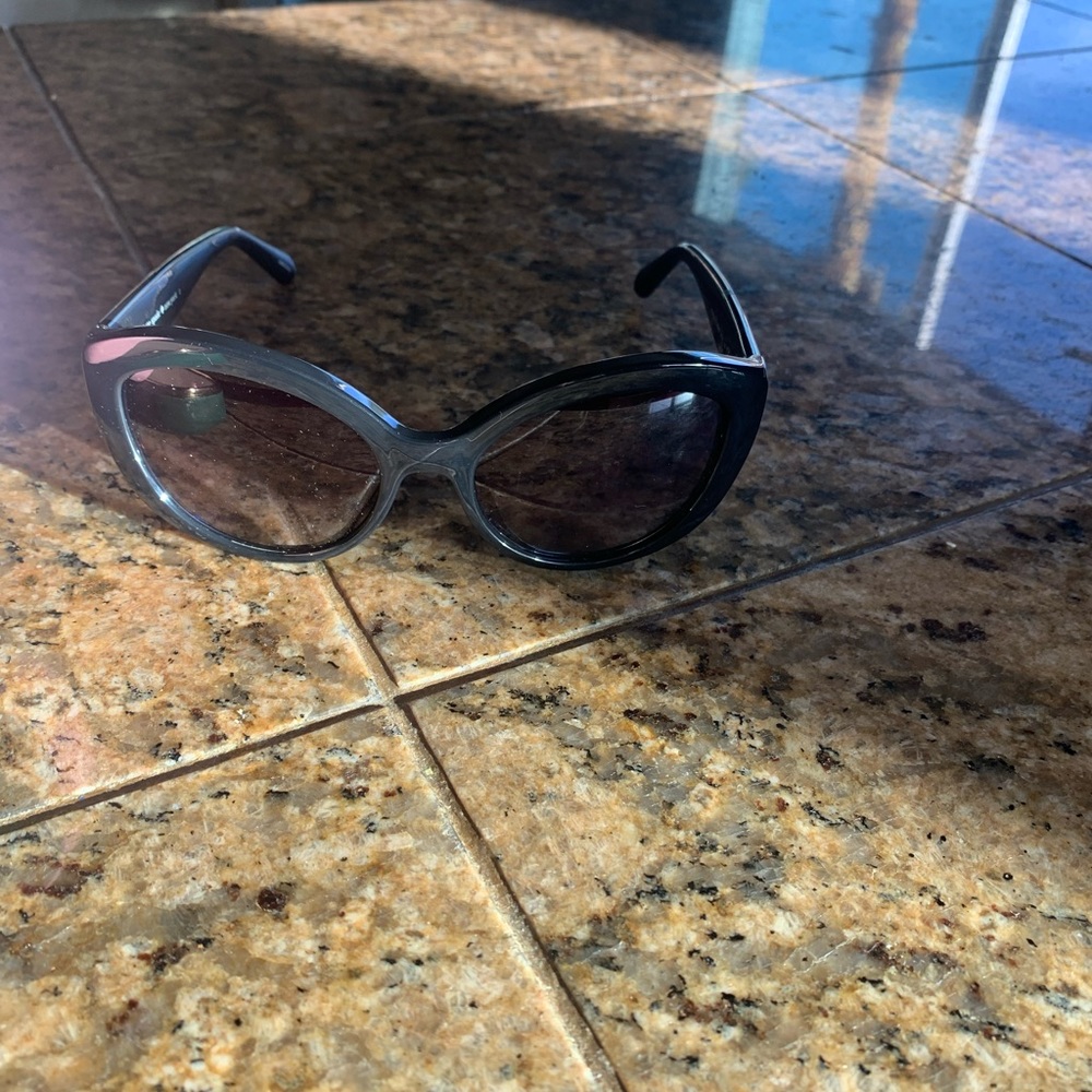 Kate spade sunglasses barely worn